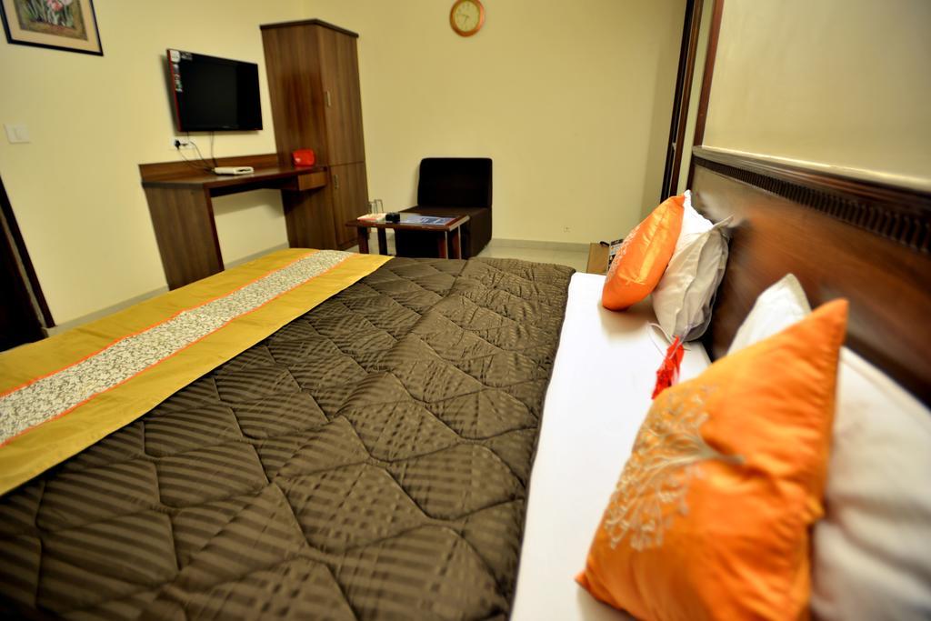 Hotel Alpha Vadodara Ngoại thất bức ảnh