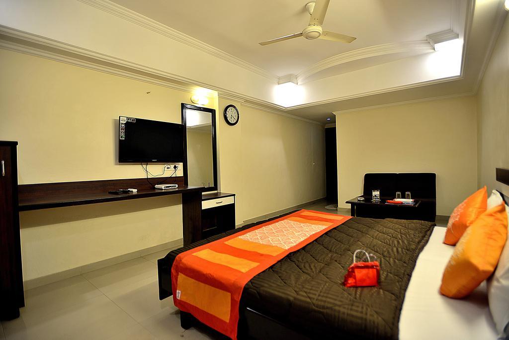 Hotel Alpha Vadodara Ngoại thất bức ảnh