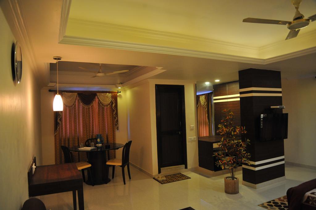 Hotel Alpha Vadodara Phòng bức ảnh