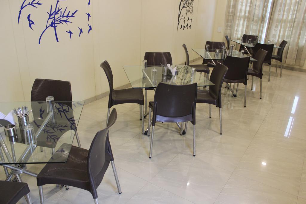 Hotel Alpha Vadodara Ngoại thất bức ảnh