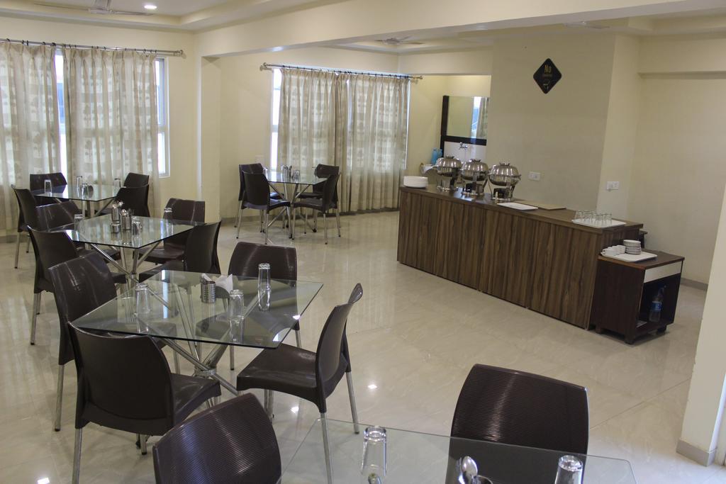 Hotel Alpha Vadodara Ngoại thất bức ảnh